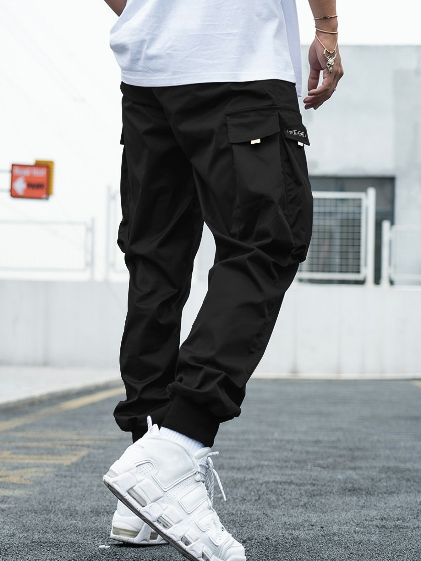 Men Letter Graphic Flap Pocket Drawstring Waist Cargo Pants