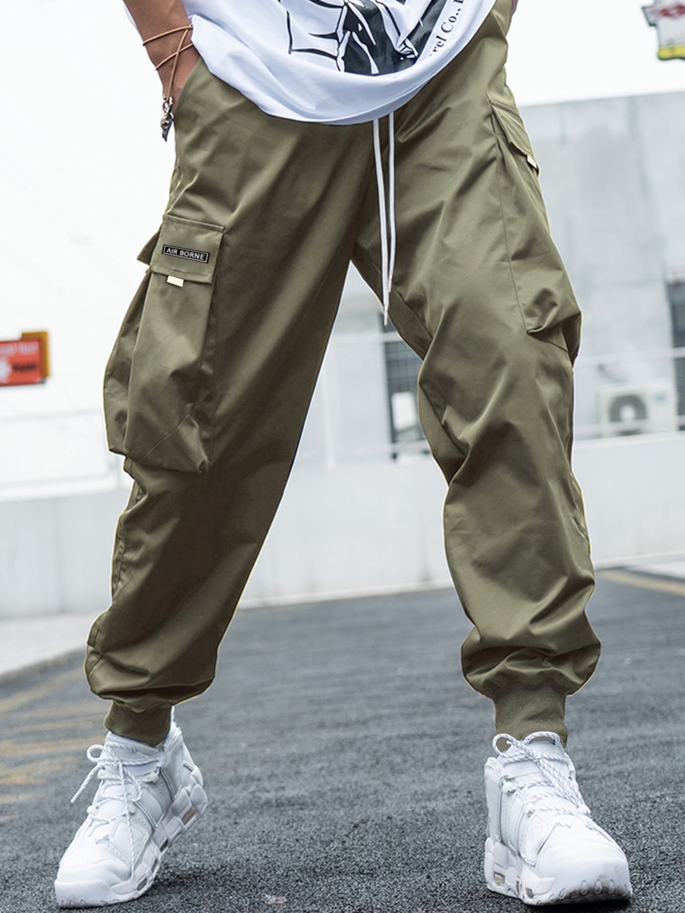 Men Letter Graphic Flap Pocket Drawstring Waist Cargo Pants